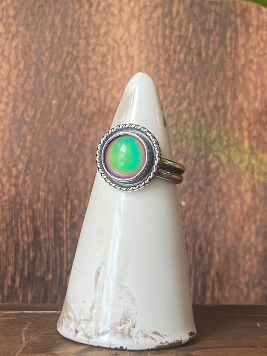 US size 8 Mood Ring/ sterling silver color changing ring/ vintage inspired jewelry/ 60’s fashion/ 90’s fashion/ great gift/ ready to ship